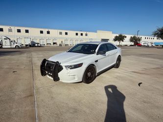 2015 Ford Taurus x police car