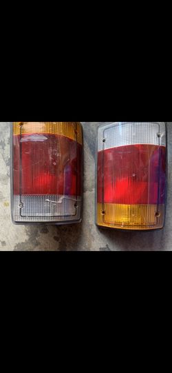 Ford Econoline E-250 back lights 1994