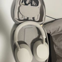 Sony WH-1000X5 Headphones