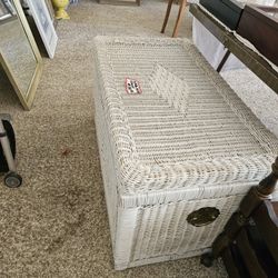 Wicker WHITE chest