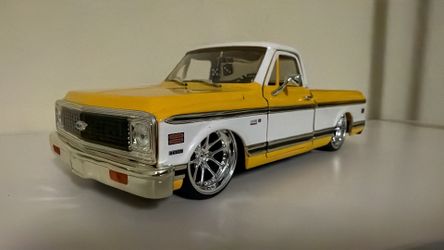 JADA TOYS 1/24 1972 CHEVY C10 DUB CITY