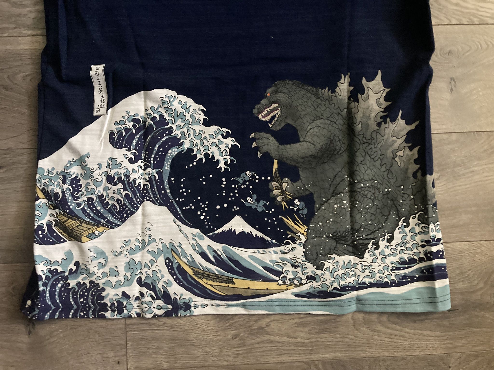 Toho Godzilla T-shirt XXL Ukiyoe Wave Print Limited Edition Graphic 2XL Rare