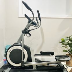 Nordictrack Commercial 9.9 Elliptical, Model 2021, Black with a Free Mat - Pick up Roscoe Village