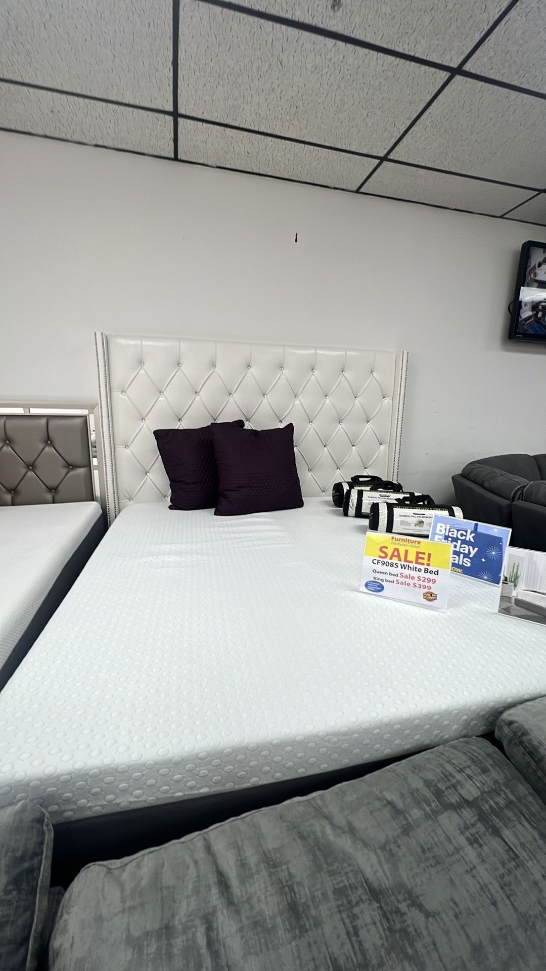 White Leather King Bed!$399!*SAME DAY DELIVERY*NO CREDIT NEEDED*