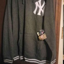 New York Yankees XL Heavy Weight Pullover Hoodie Brand New With Tags!!