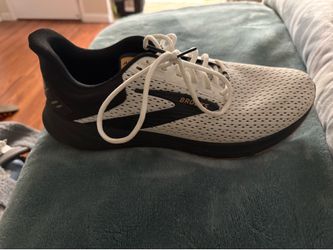 Brooks anthem  six size 12, New