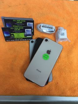 iPhone 8 Unlocked 64gb Free Tempered Glass and Charger