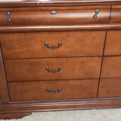 Elements Chateau Queen Cherry Wood Bedroom Set