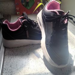 Uno Light Easy Zip Sketcher's Shoes