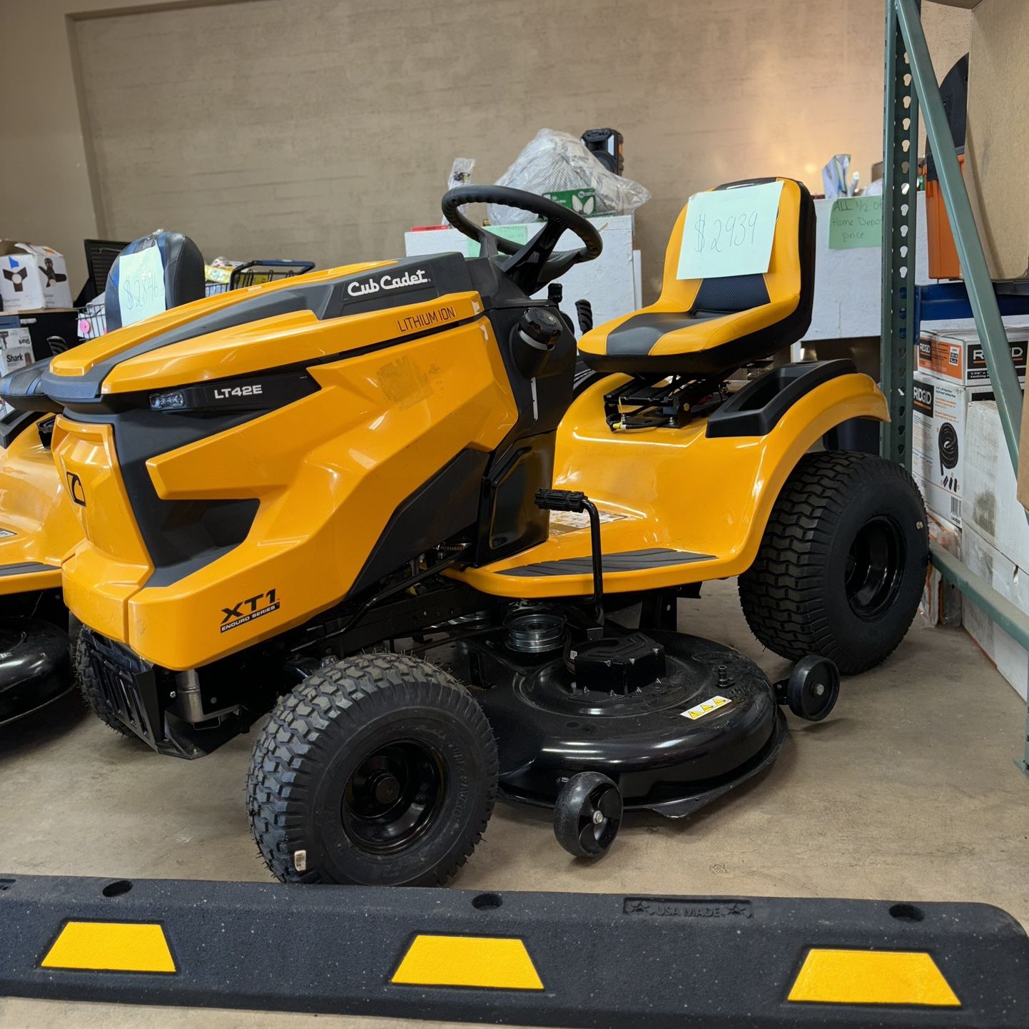 Used Good) Cub Cadet XT1 Enduro Series LT 46 in. 547cc Fuel Injected Hydro Gas Lawn Tractor with Push Button Start