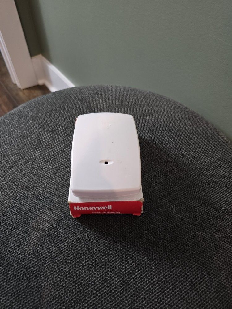 Honeywell 5853 Wireless Glass Break Detector Ademco used
