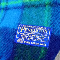 Vintage Pendleton Pure Virgin Wool  Stadium Throw Blanket 52x70 Great Condition Comes In Original Bag