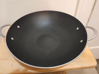 Tramontina 6.5 QT Wok. Made in Italy.