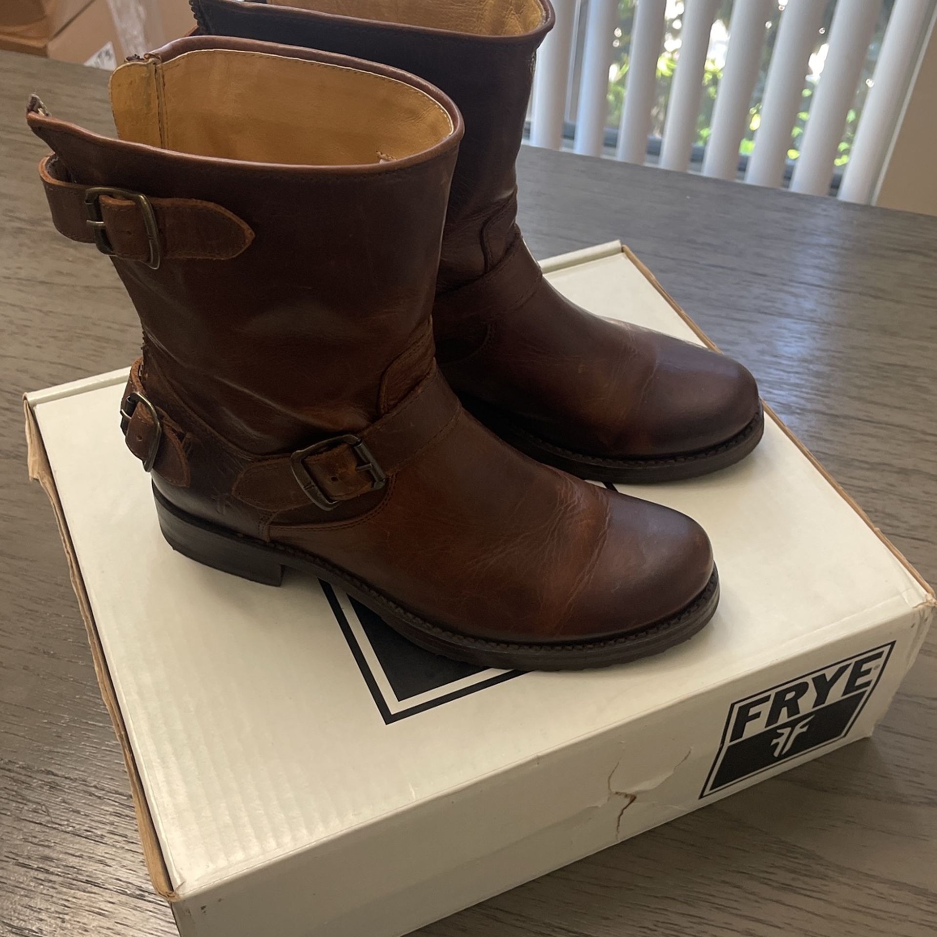 Frye Veronica Back Zip Short Boots For Women