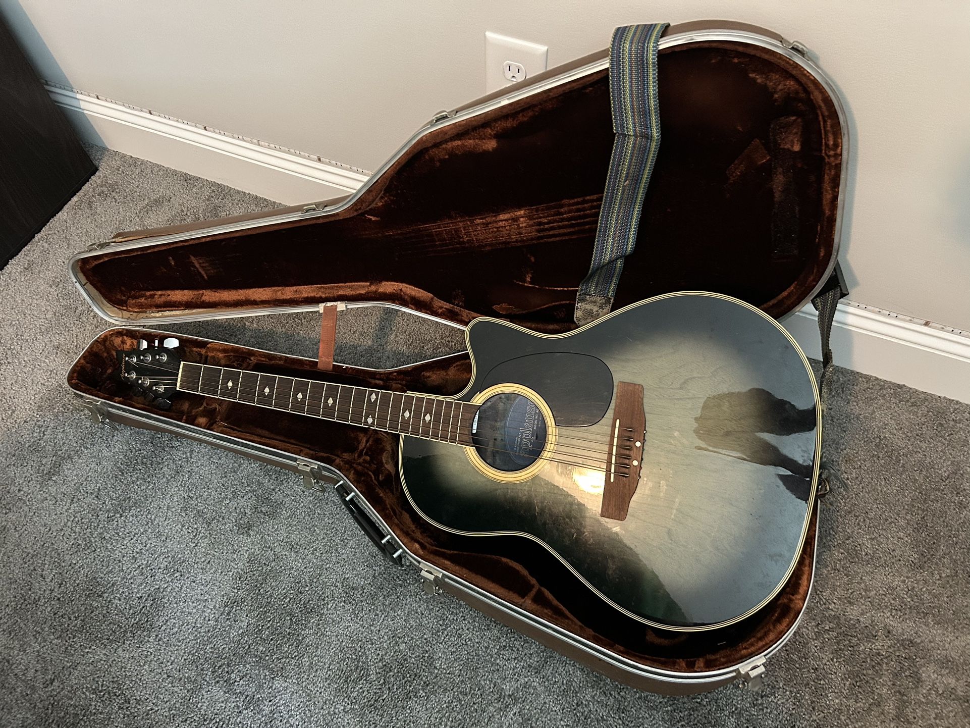 Hard Back Guitar