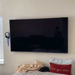 Samsung Tv 75’’ inches With Minor Dots On Screen