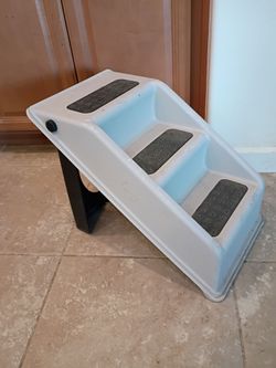 Folding pet steps 15-1/2" tall. Fold flat Cash only please