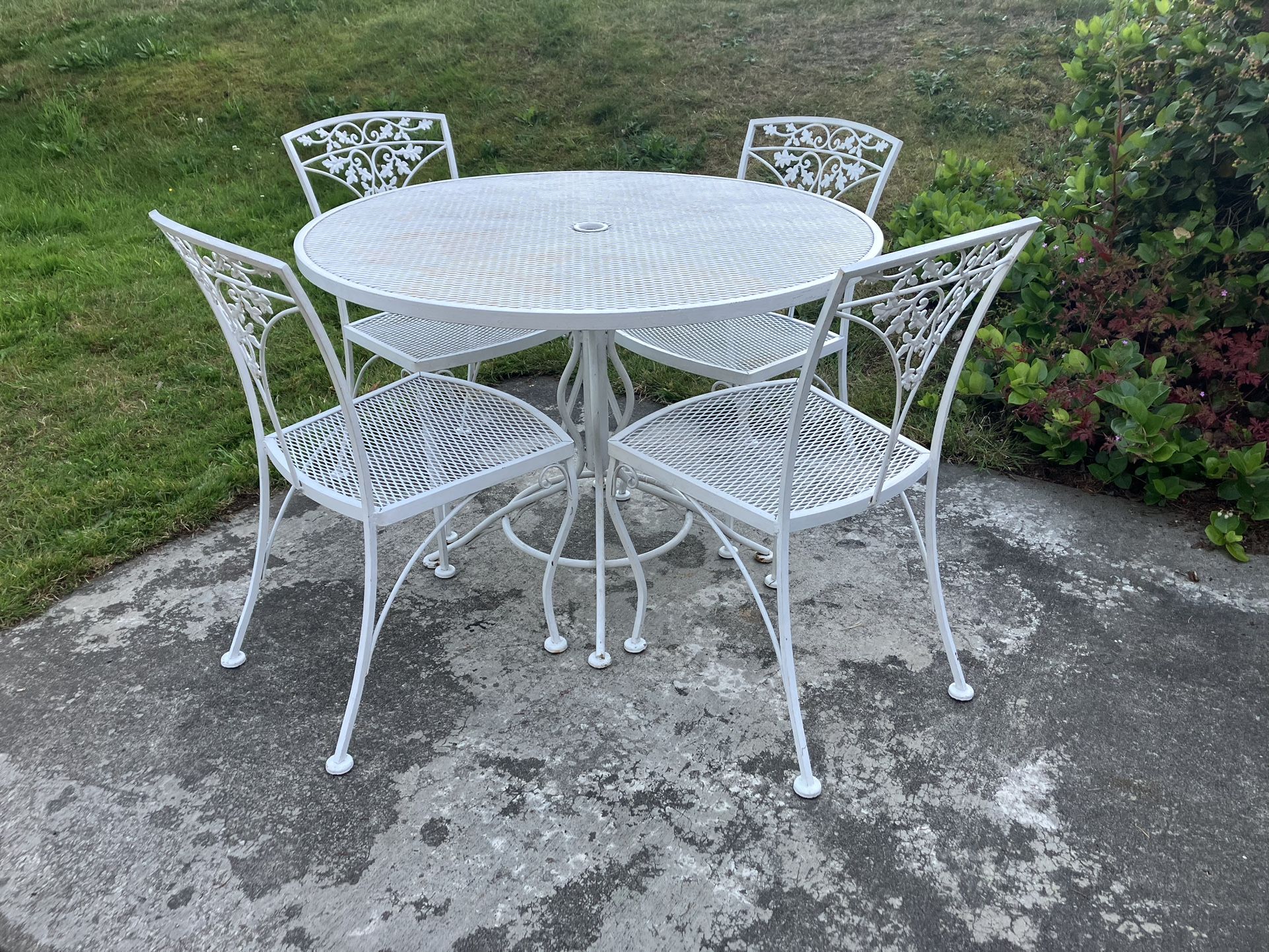 GORGEOUS Vintage WOODARD Wrought Iron Patio Set!