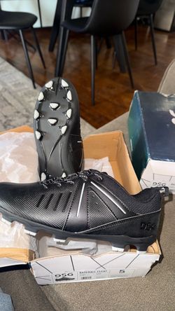 Kids baseball cleats size 5&6