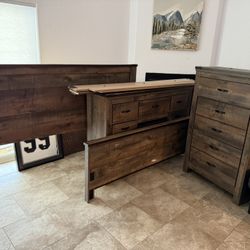 California King Bedroom set (all Matching Pieces)