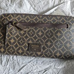 NWT Fossil Zip Clutch/ Wallet / Purse