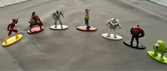 7 metal Super Hero’s to Woody and Buz
