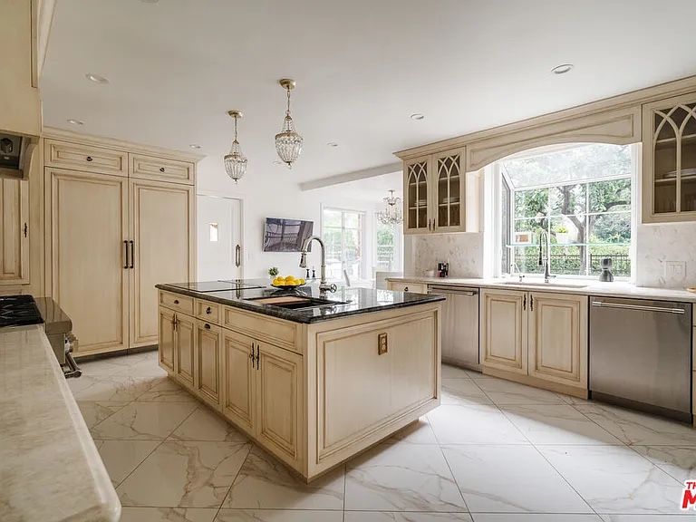 Custom Solid Wood Brand New Kitchen cabinets