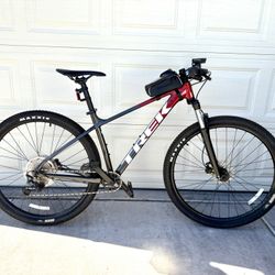 Trek Marlin 6 Mountain Bike – M/L Frame, 29” Wheels, Like New  