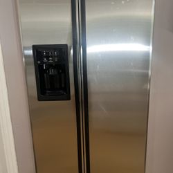 GE refrigerator For Sale