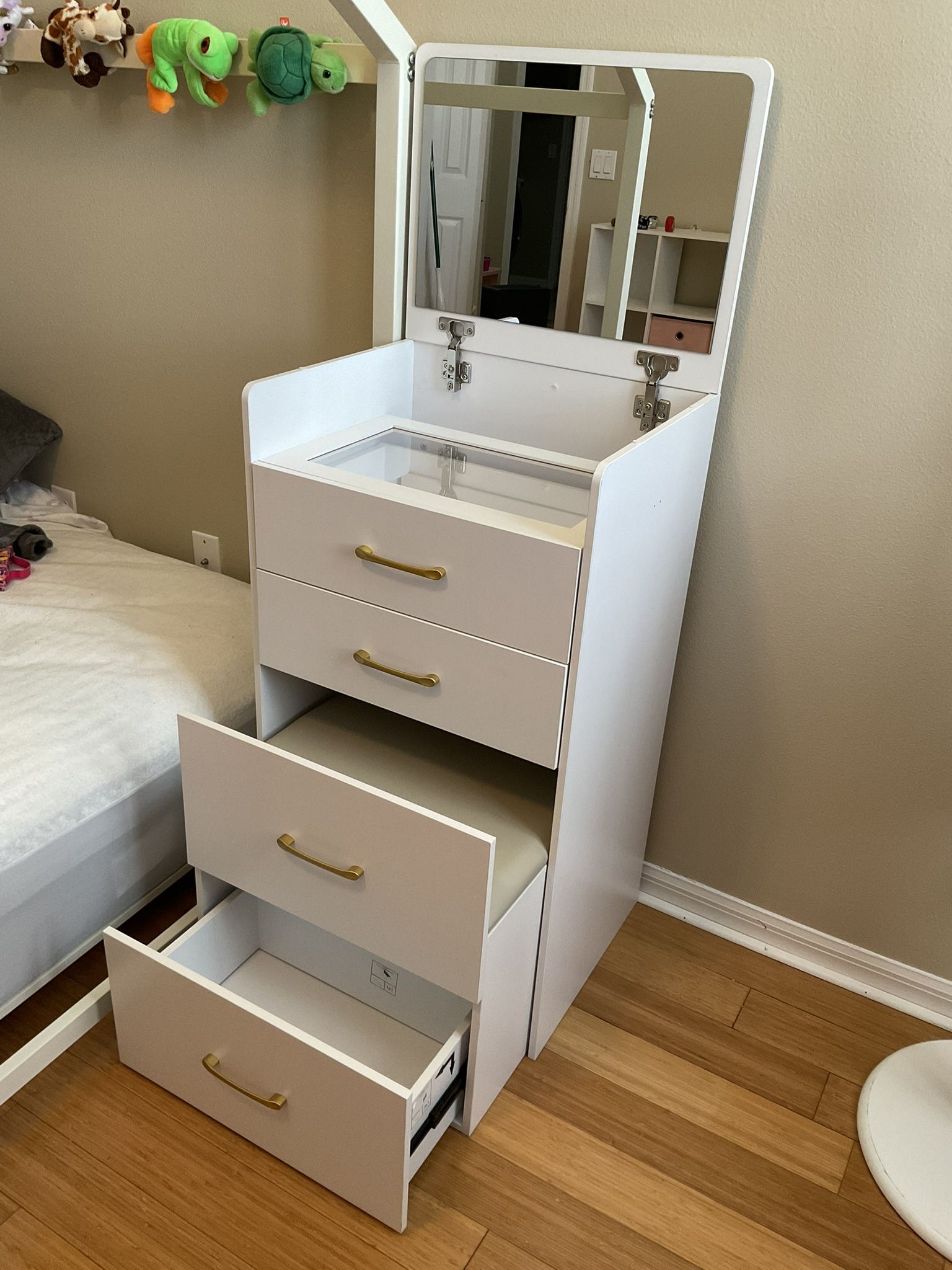 Compact Vanity Set