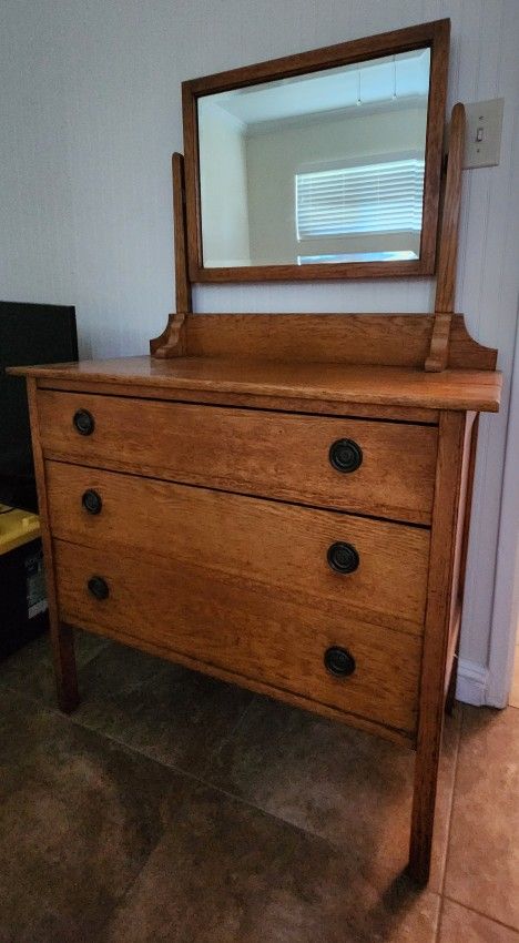 Dresser With Mirror