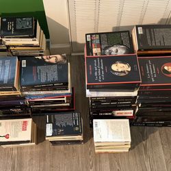 HUGE Lot of 200+ FRENCH Language Bestselling Fiction Novels Resellers Clancy King Patterson