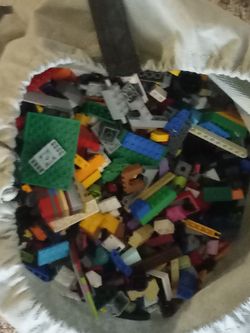HugeADULT OWNED  COLLECTION OF LEGOS 