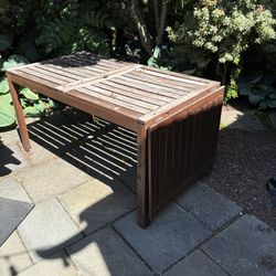 Free Outdoor table And benches 