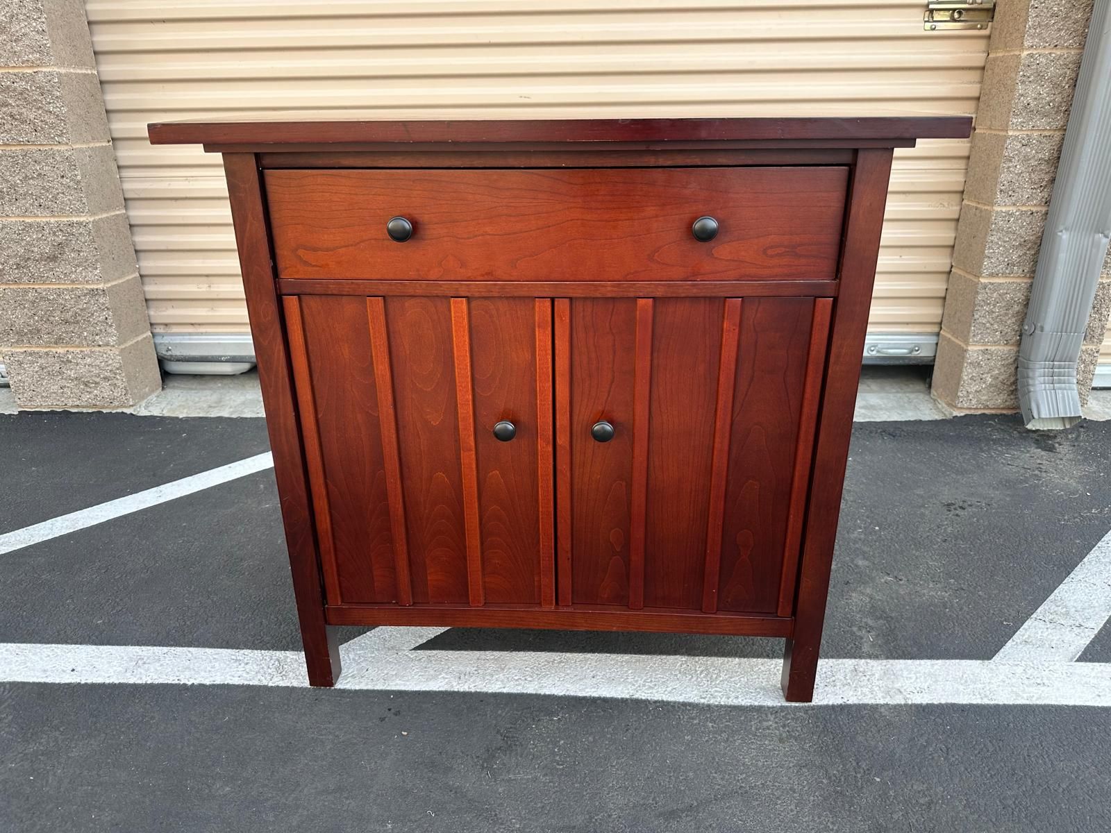 Buffet, bar cabinet (crate & Barrel)/ gabinete tipo bar, bufet 