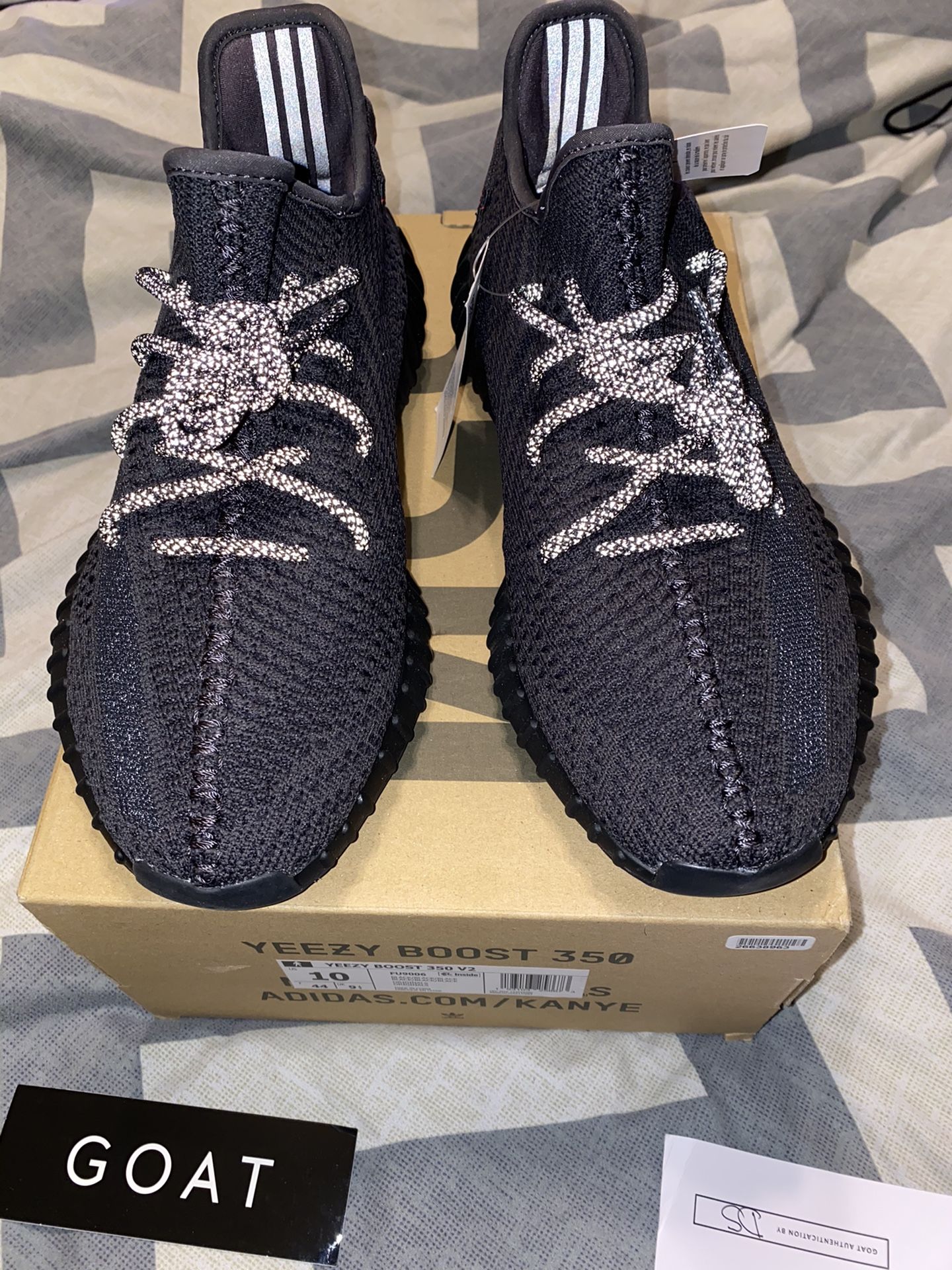 Yeezy 350 boost v2 black size 10