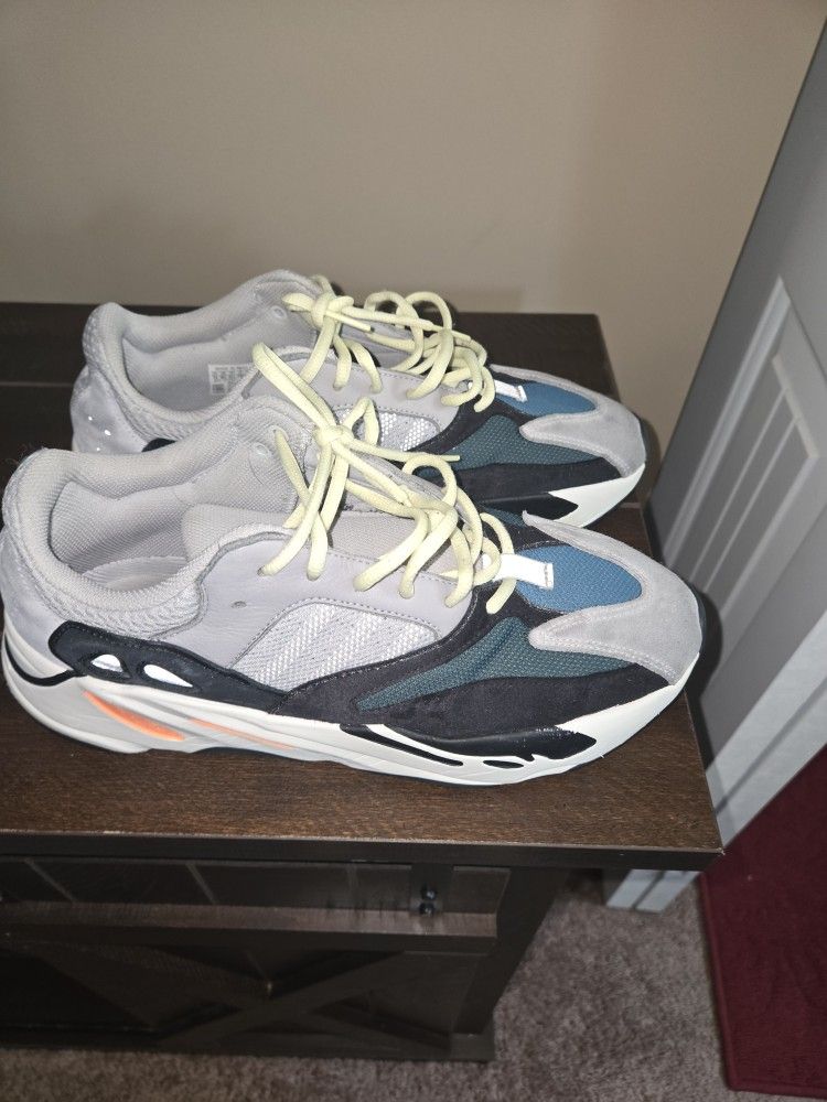 YEZZY 700