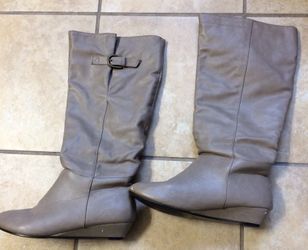 Light Grey Boots - Size 7