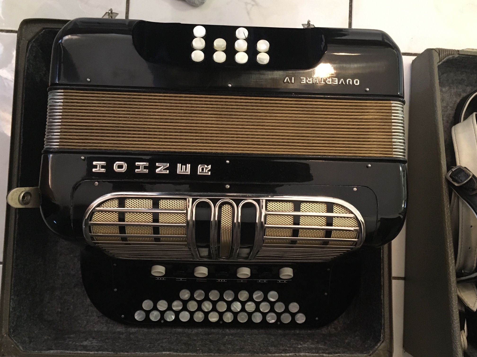 Hohner Ouverture IV Accordion