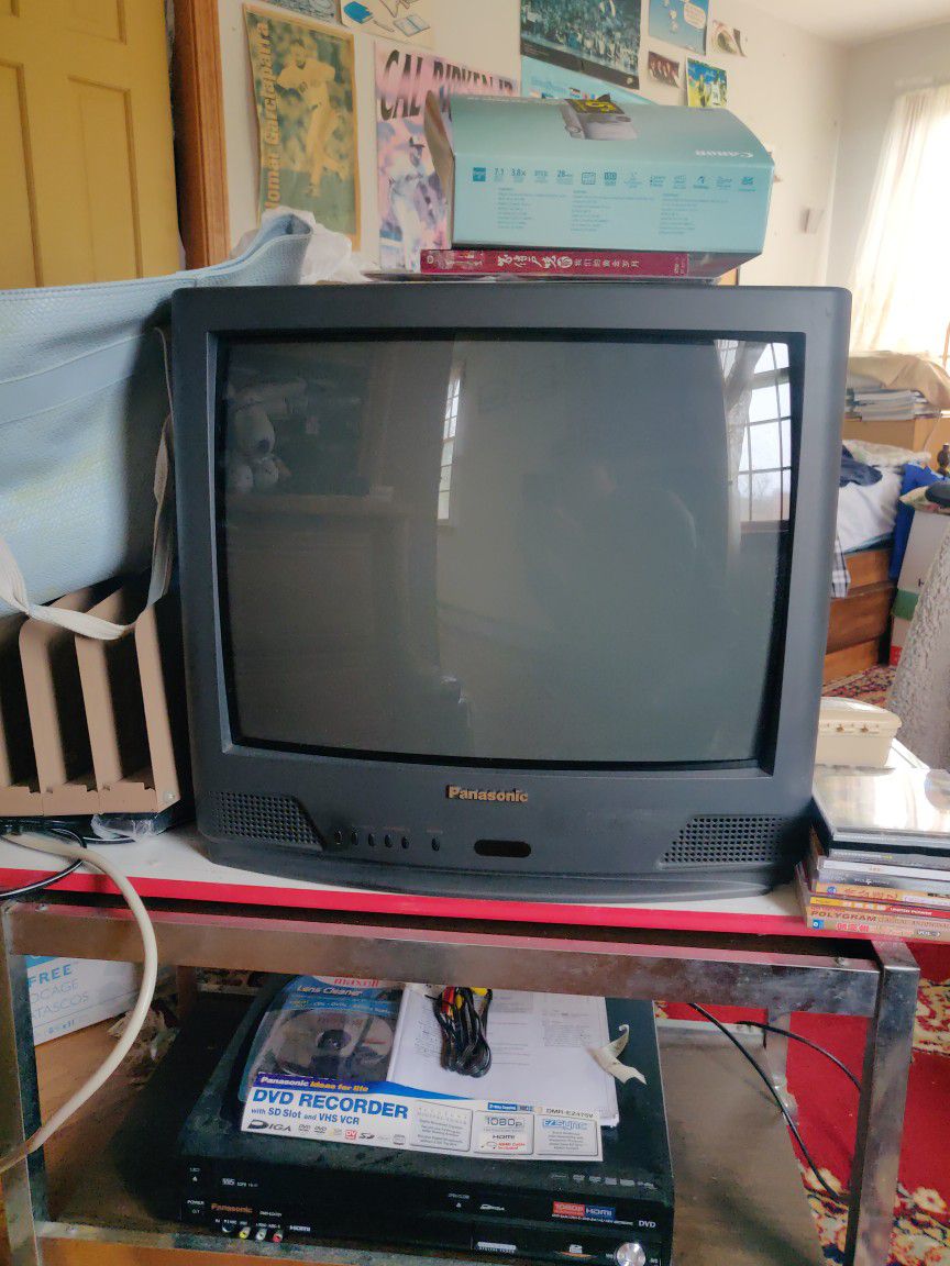 Panasonic CT20G4A - 20" CRT TV