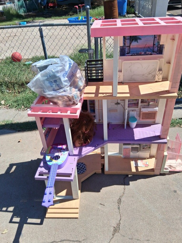 Barbie Doll House With Barbies