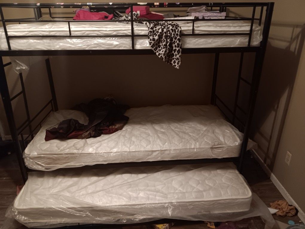 TRIPLE BUNK BED NEEDS TO GO 