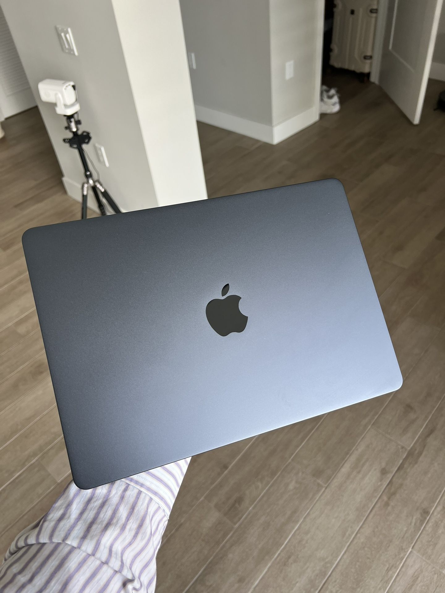 Apple 2022 MacBook Air with Apple M2 Chip, 13-inch, 8GB RAM, 256GB SSD Storage, Midnight