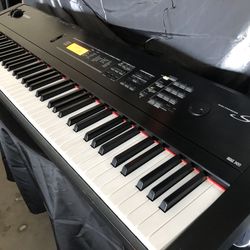 YAMAHA S08 KEYBOARD SYNTHESIZER