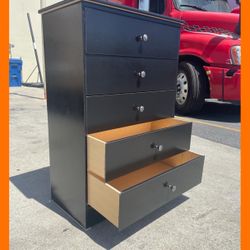 Dresser/ Five drawers dresser