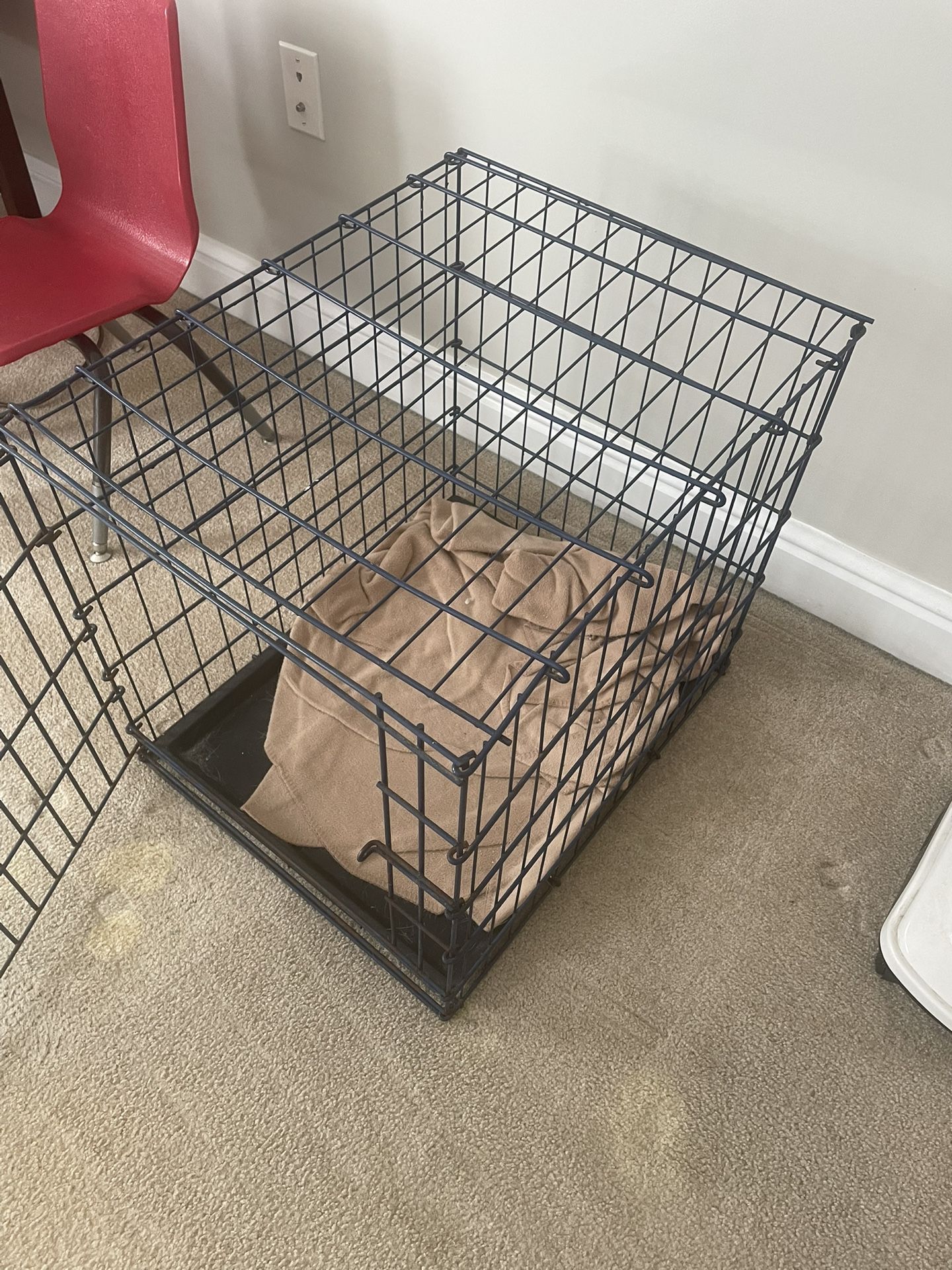 Nice dog cage. Good shape ready to go 24 x 20.
