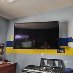 42 Inch LG TV +Mount