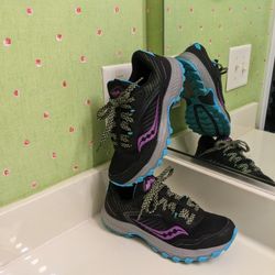WOMEN'S SAUCONY SIZE 7.5