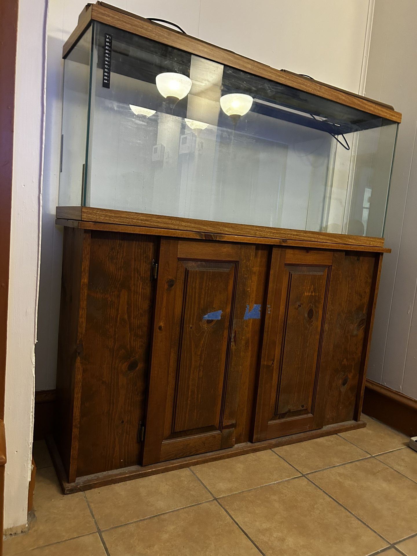 50 inch fish tank for sale. The stand comes with it.