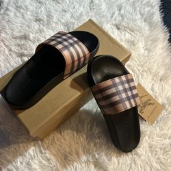 Burberry Slides Size: 7, 8